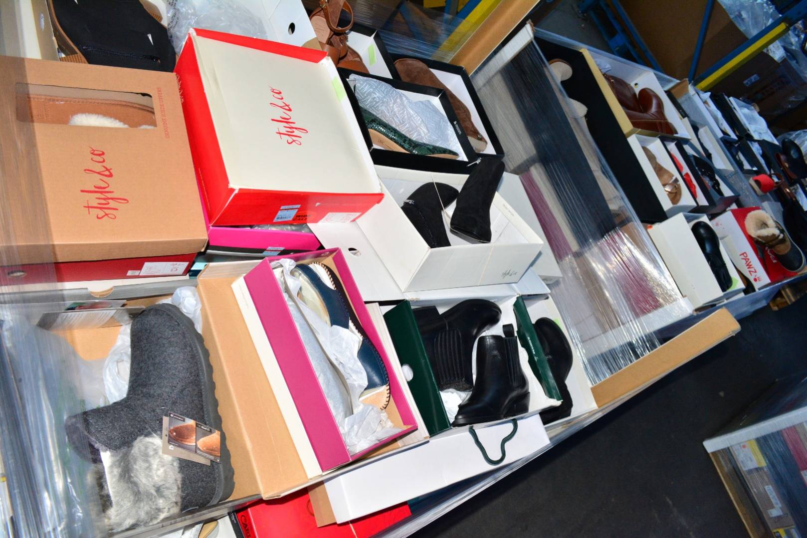 Assorted Shelf Pull Fall/Winter Womens Shoes